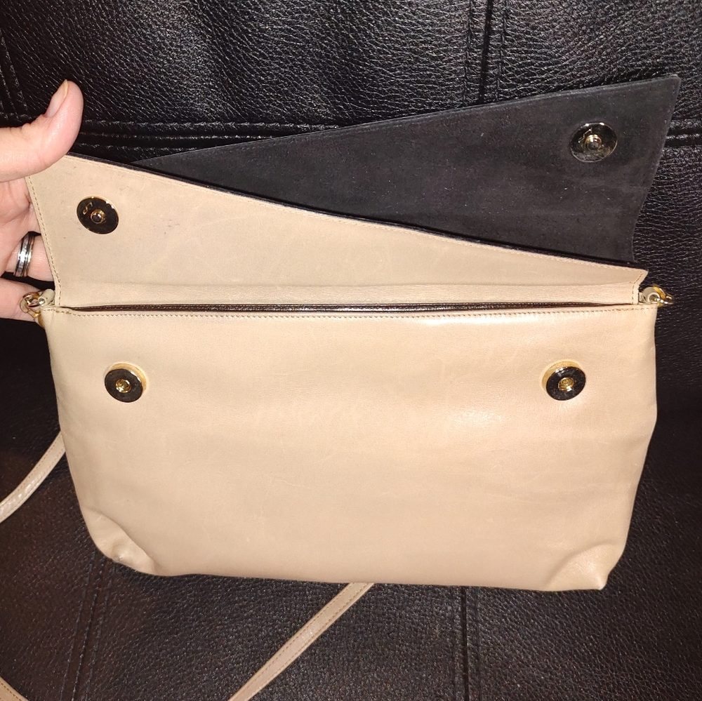Salvatore Ferragamo Vintage 80's EUC+ Firenze 8 Beige Leather Crossbody Bag - Picture 9 of 12